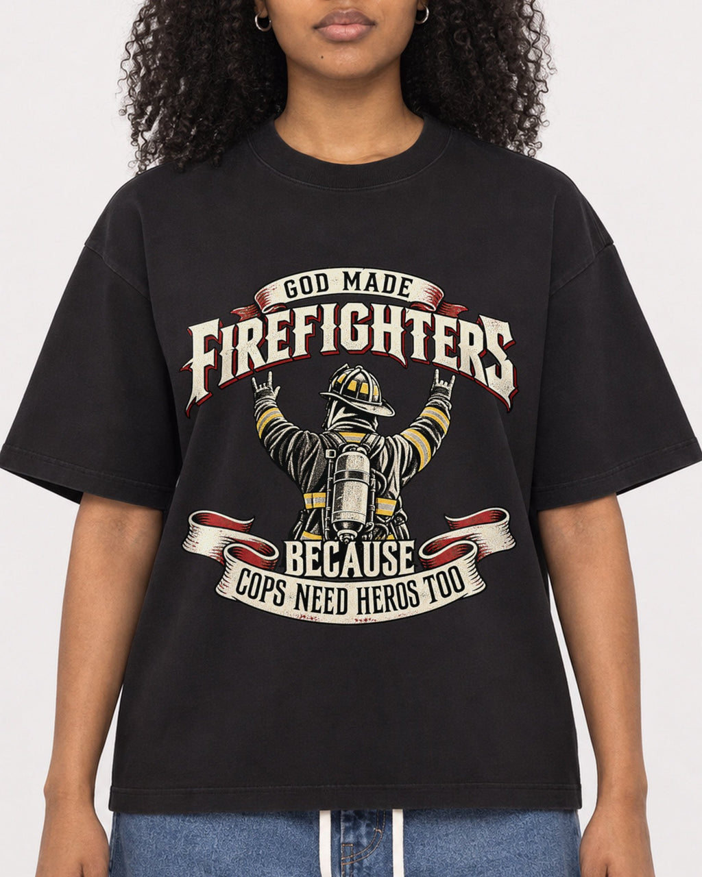 Mockup Boxy Heavyweight Tee Black female close-up 05