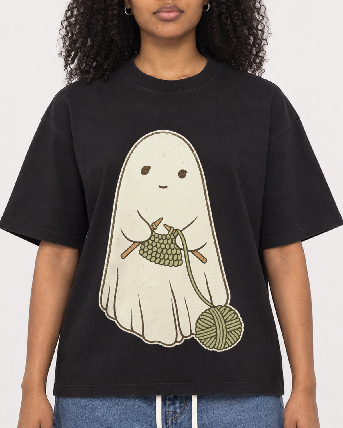 Mockup Boxy Heavyweight Tee Black female close-up 05