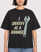 Mockup Boxy Heavyweight Tee Black female close-up 32