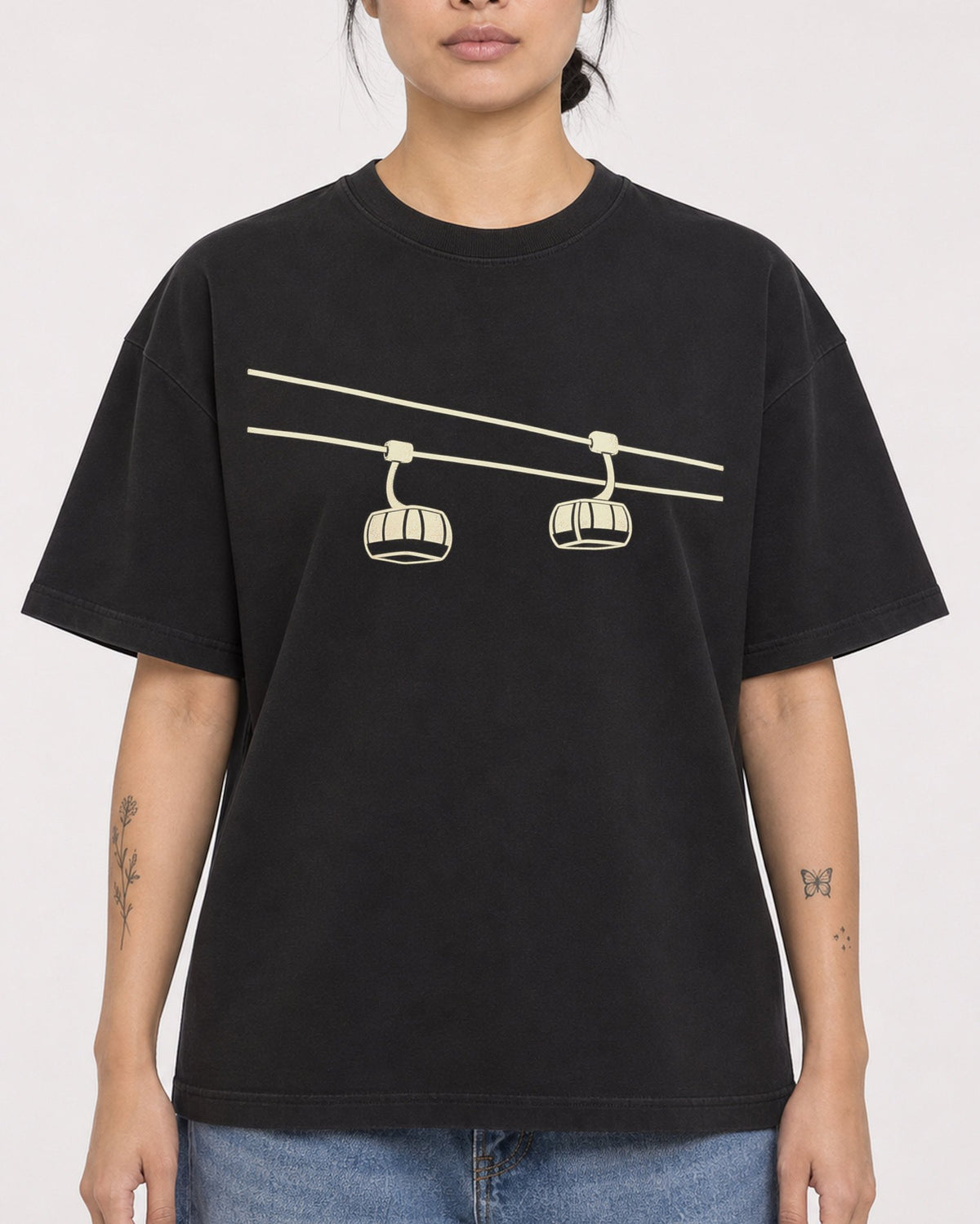 Mockup Boxy Heavyweight Tee Black female close-up 12