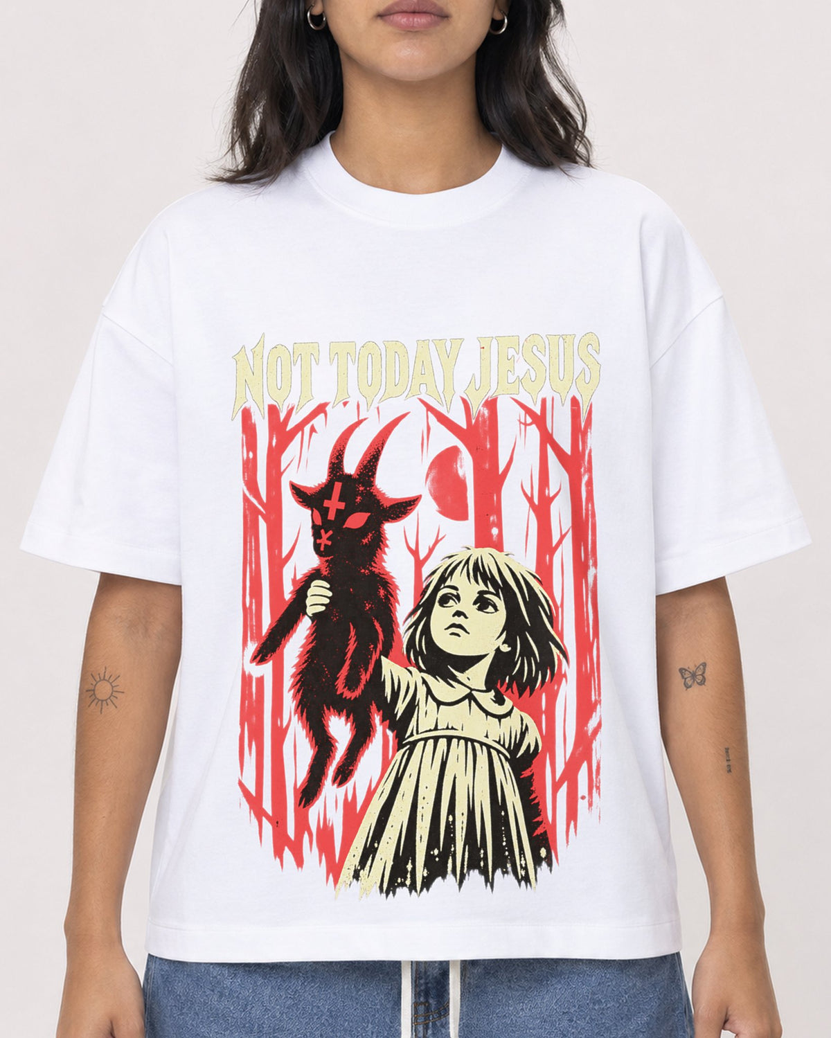 Mockup Boxy Heavyweight Tee White female close-up 36