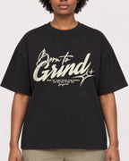 Mockup Boxy Heavyweight Tee Black female close-up 14