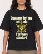 Mockup Boxy Heavyweight Tee Black female close-up 06