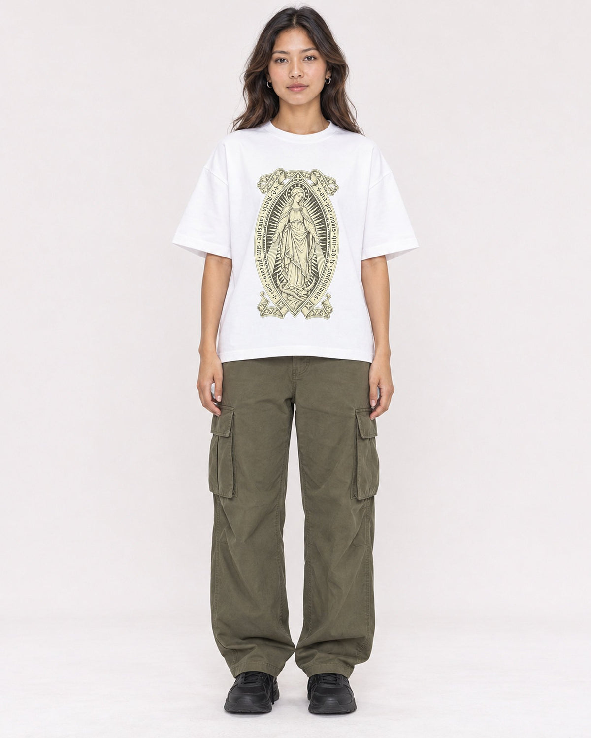 Mockup Boxy Heavyweight Tee White female full-body 02