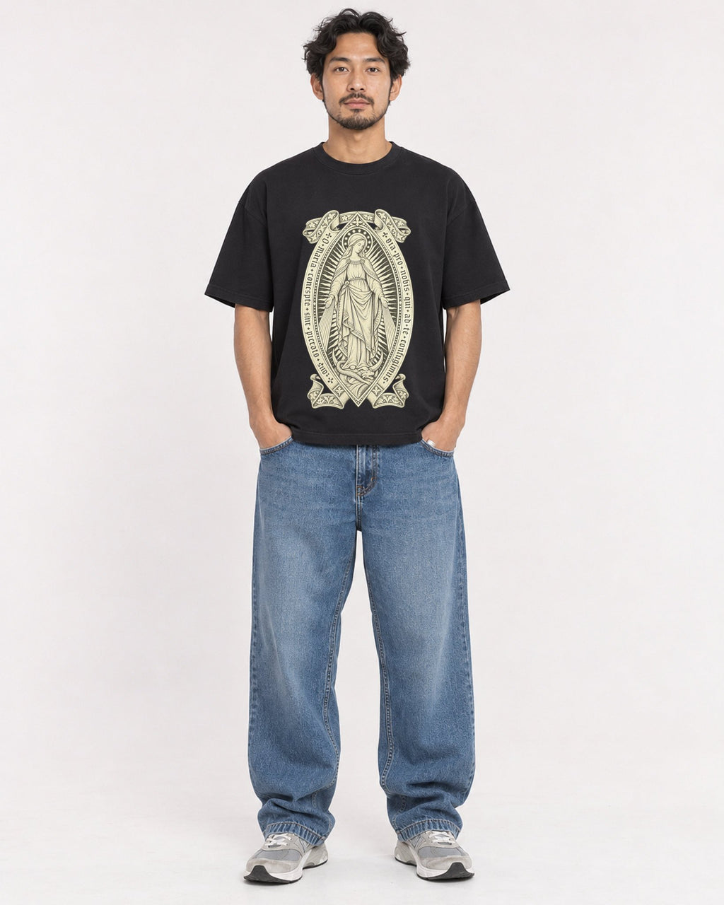 Mockup Boxy Heavyweight Tee Black male full-body 02