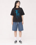 Mockup Boxy Heavyweight Tee Black female full-body 01