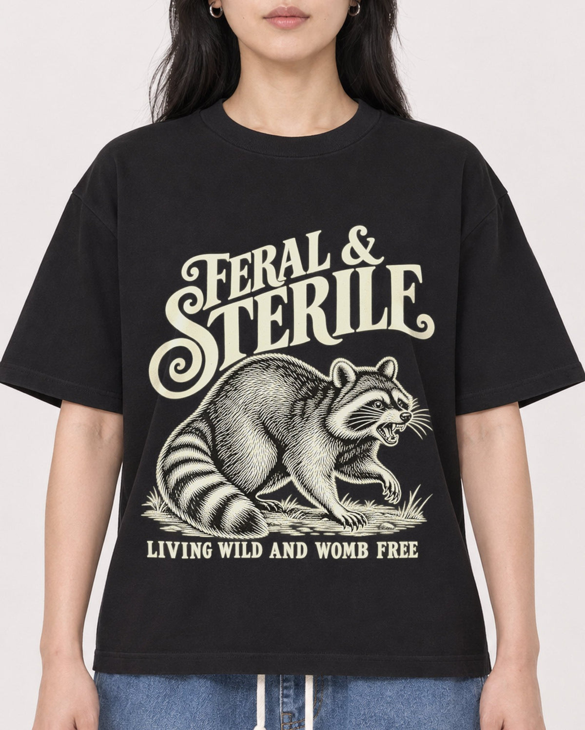 Mockup Boxy Heavyweight Tee Black female close-up 13