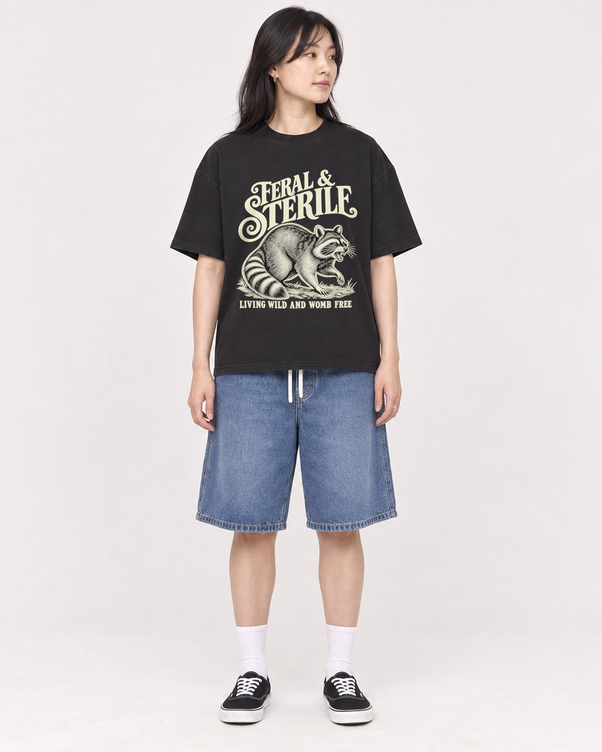 Mockup Boxy Heavyweight Tee Black female full-body 13