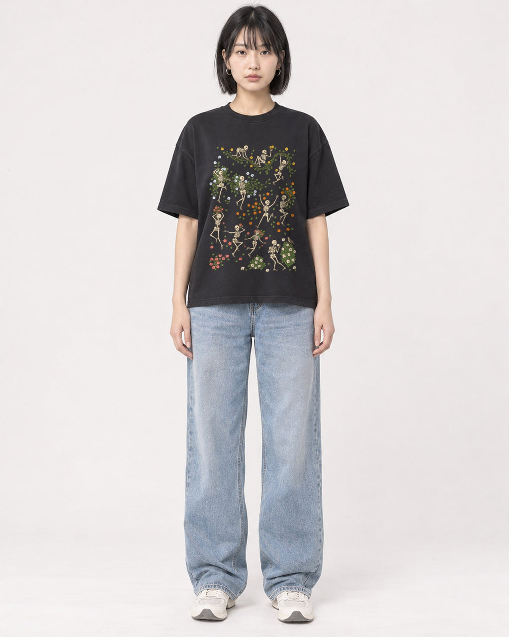 Mockup Boxy Heavyweight Tee Black female full-body 11