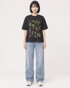 Mockup Boxy Heavyweight Tee Black female full-body 11