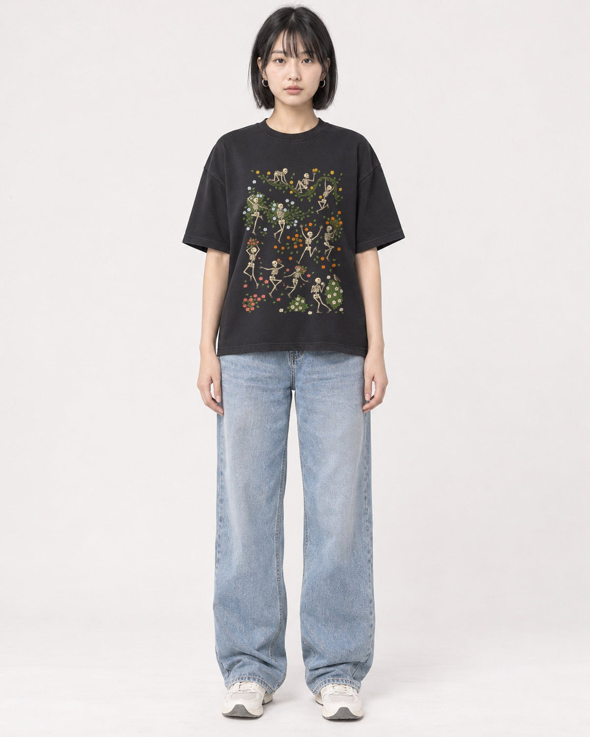 Mockup Boxy Heavyweight Tee Black female full-body 11