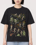 Mockup Boxy Heavyweight Tee Black female close-up 11