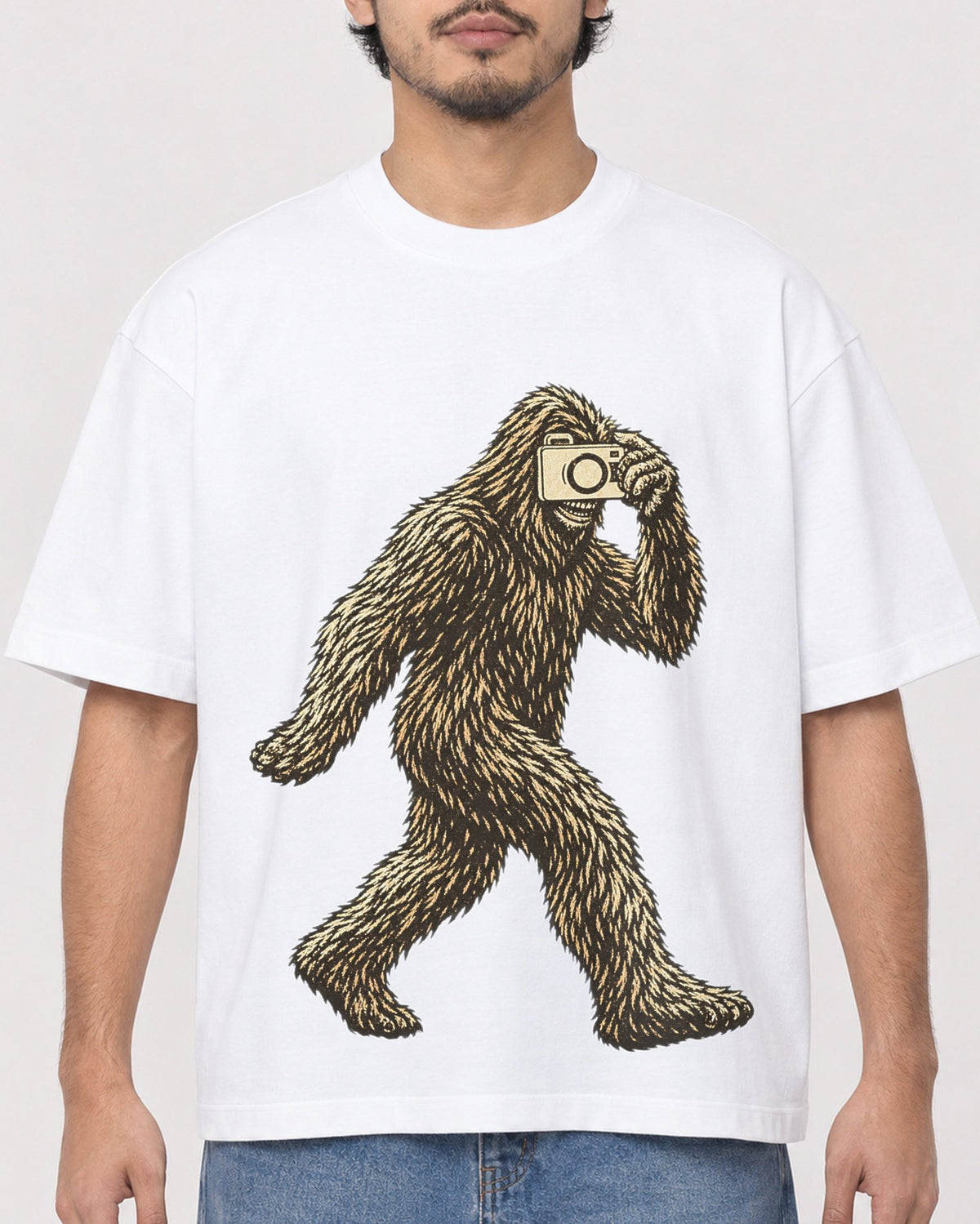 Mockup Boxy Heavyweight Tee White male close-up 02