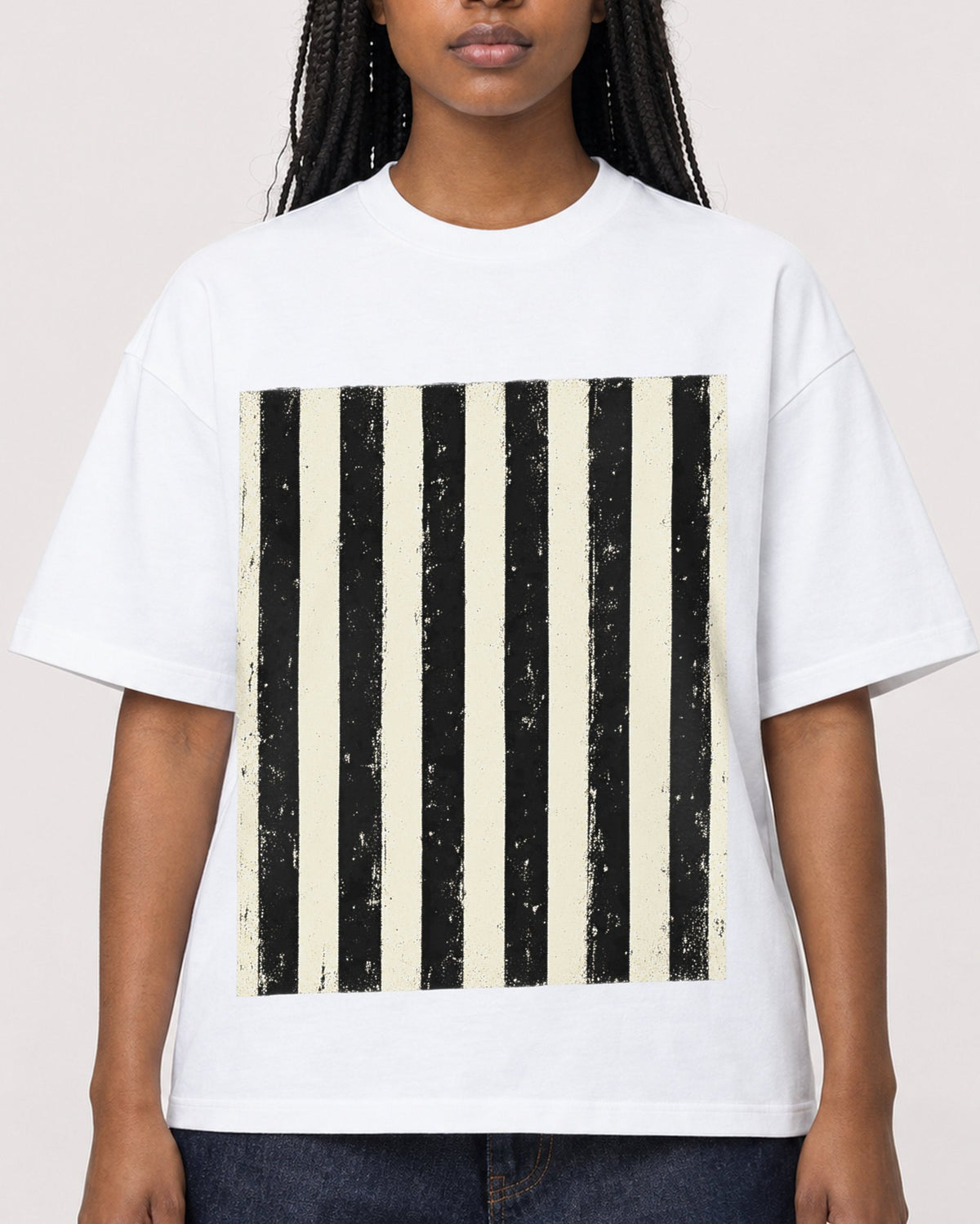 Mockup Boxy Heavyweight Tee White female close-up 04