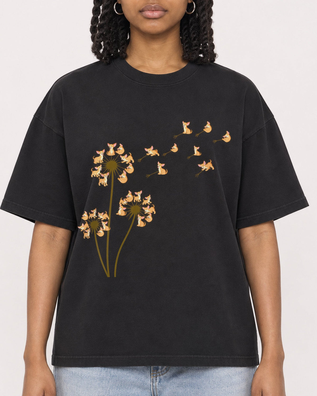 Mockup Boxy Heavyweight Tee Black female close-up 15