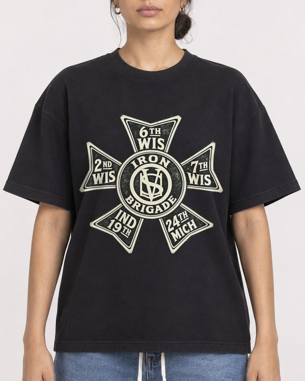 Mockup Boxy Heavyweight Tee Black female close-up 17