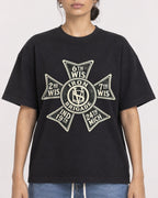 Mockup Boxy Heavyweight Tee Black female close-up 17