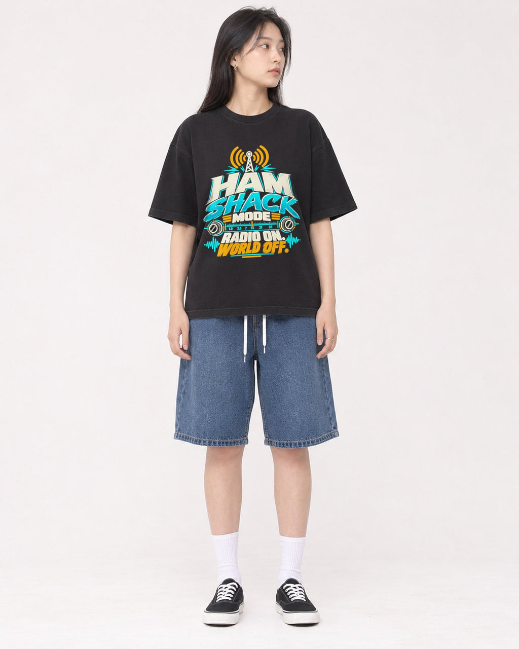 Mockup Boxy Heavyweight Tee Black female full-body 01
