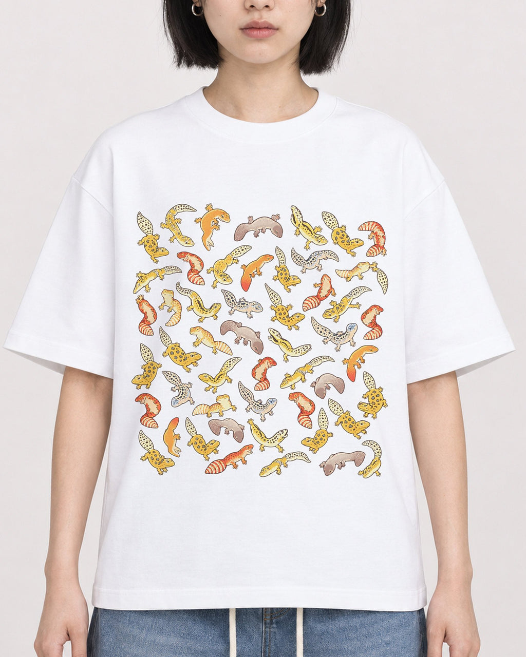 Mockup Boxy Heavyweight Tee White female close-up 11