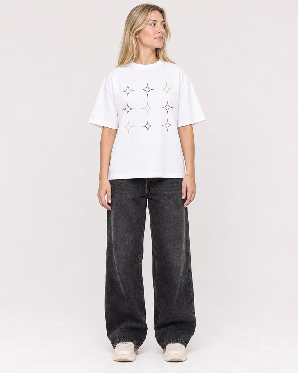 Mockup Boxy Heavyweight Tee White female full-body 08
