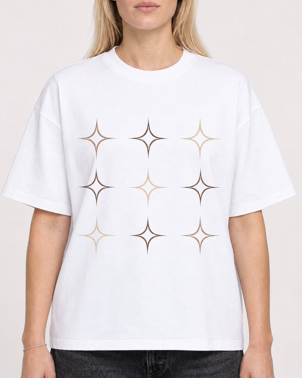 Mockup Boxy Heavyweight Tee White female close-up 08