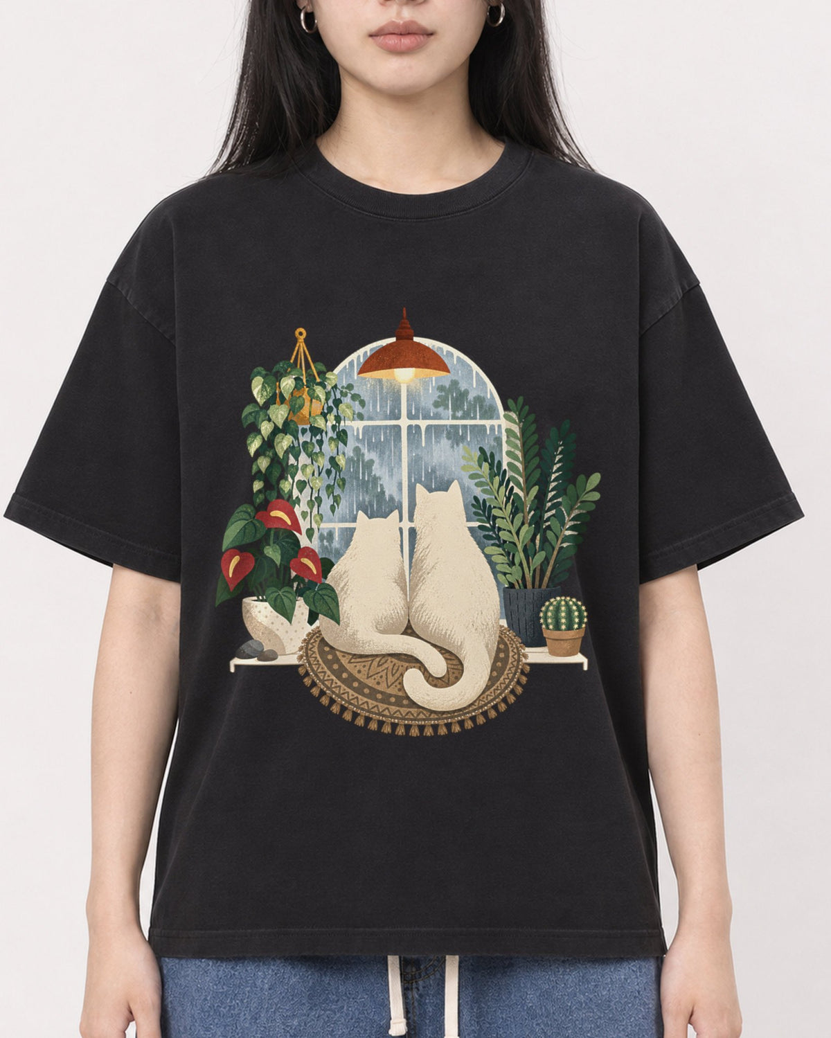 Mockup Boxy Heavyweight Tee Black female close-up 01