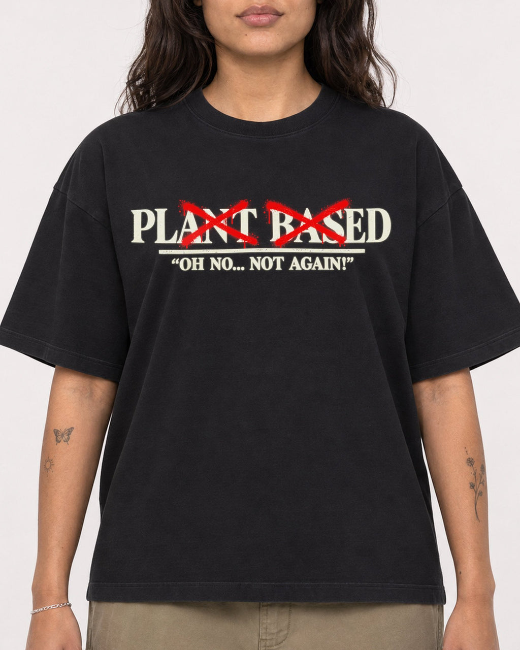 Mockup Boxy Heavyweight Tee Black female close-up 06
