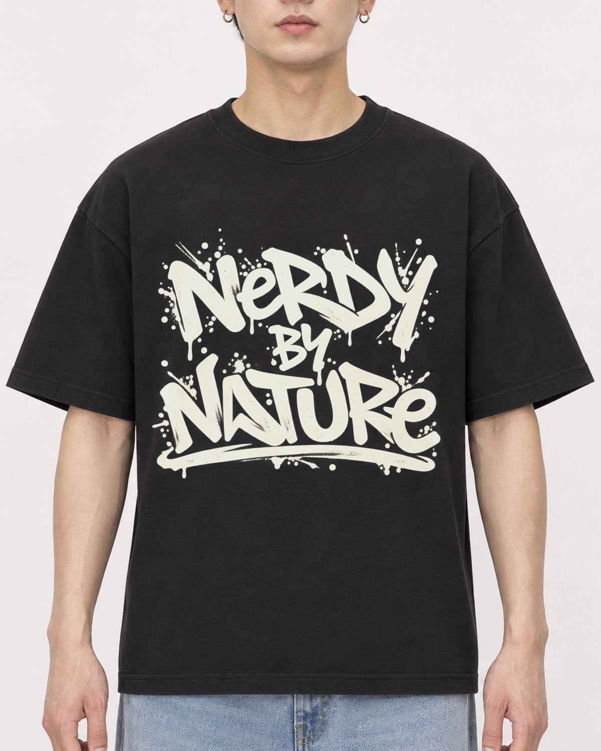 Mockup Boxy Heavyweight Tee Black male close-up 01