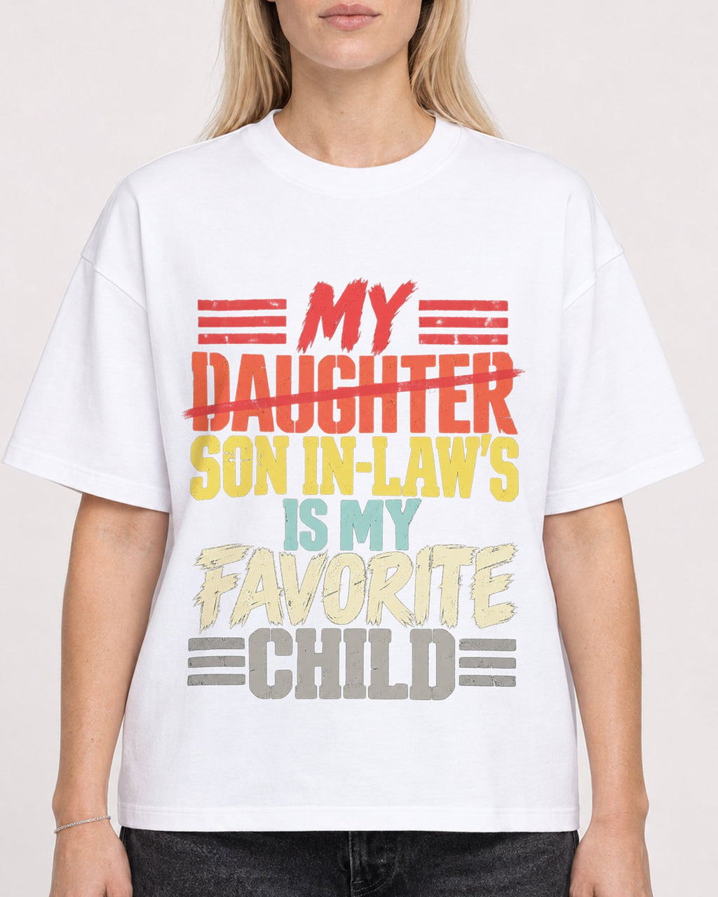 Mockup Boxy Heavyweight Tee White female close-up 08