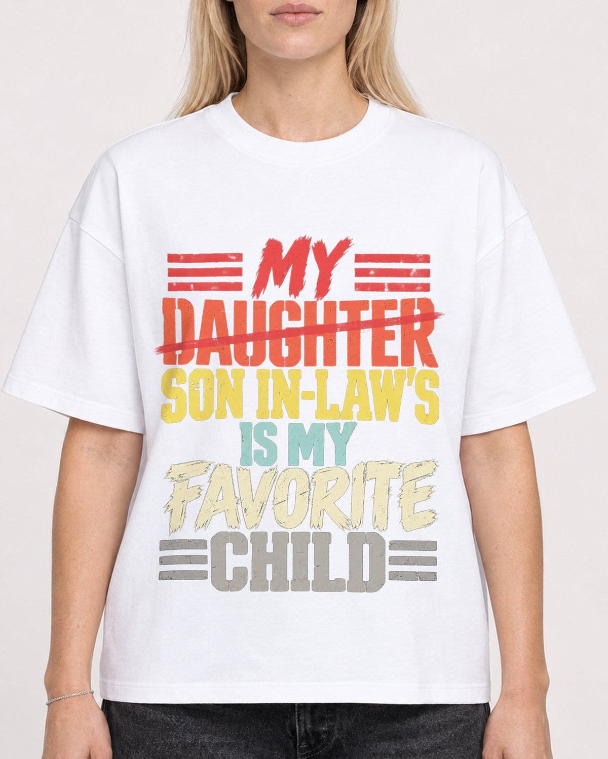 Mockup Boxy Heavyweight Tee White female close-up 08