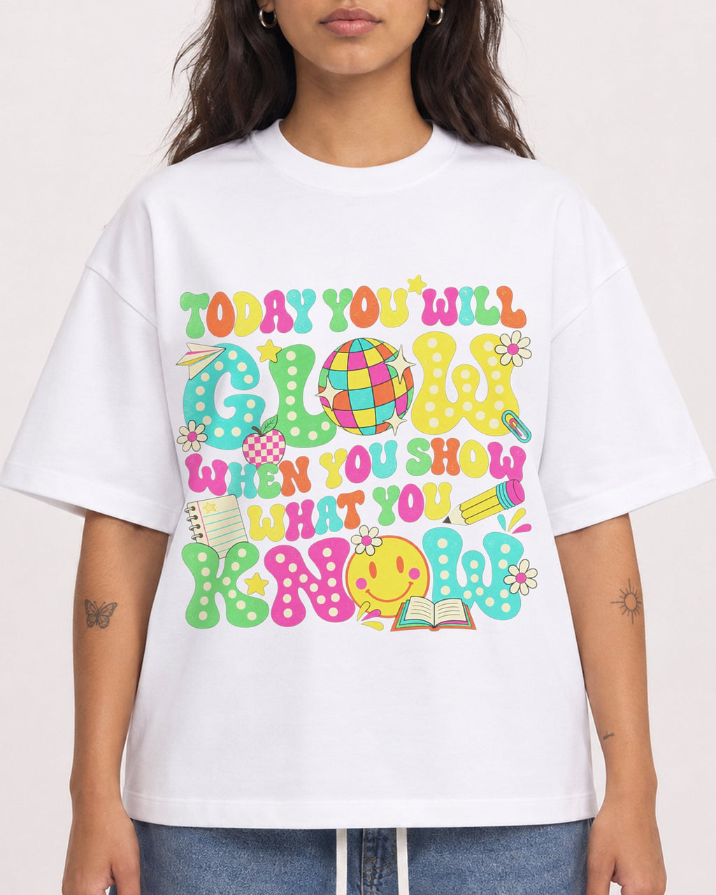Mockup Boxy Heavyweight Tee White female close-up 06