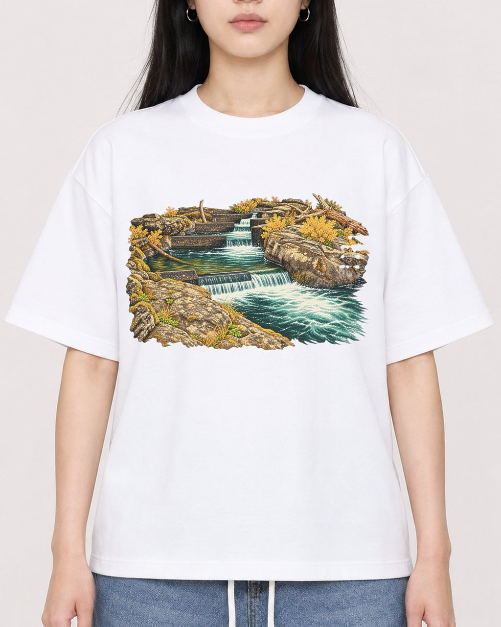 Mockup Boxy Heavyweight Tee White female close-up 01