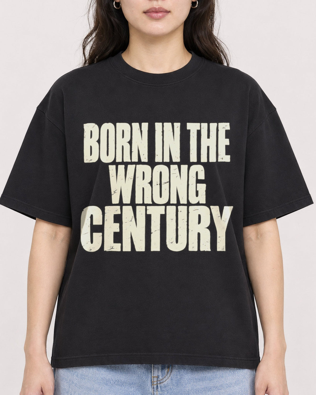 Mockup Boxy Heavyweight Tee Black female close-up 03