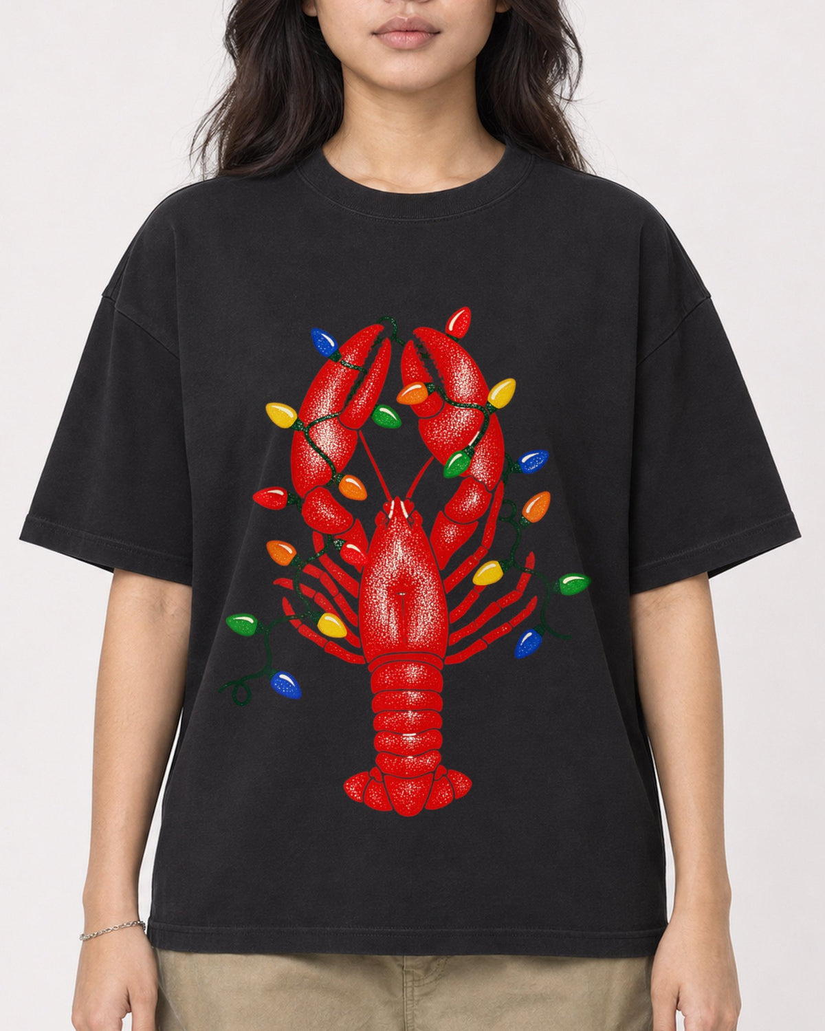 Mockup Boxy Heavyweight Tee Black female close-up 02