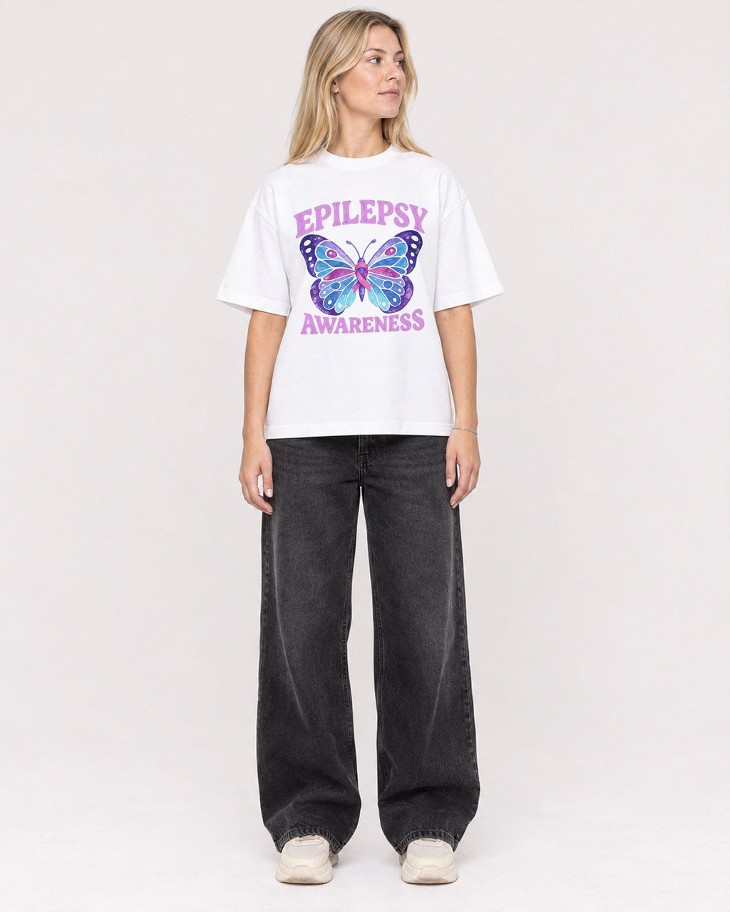 Mockup Boxy Heavyweight Tee White female full-body 08