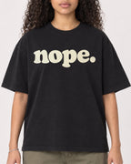 Mockup Boxy Heavyweight Tee Black female close-up 10