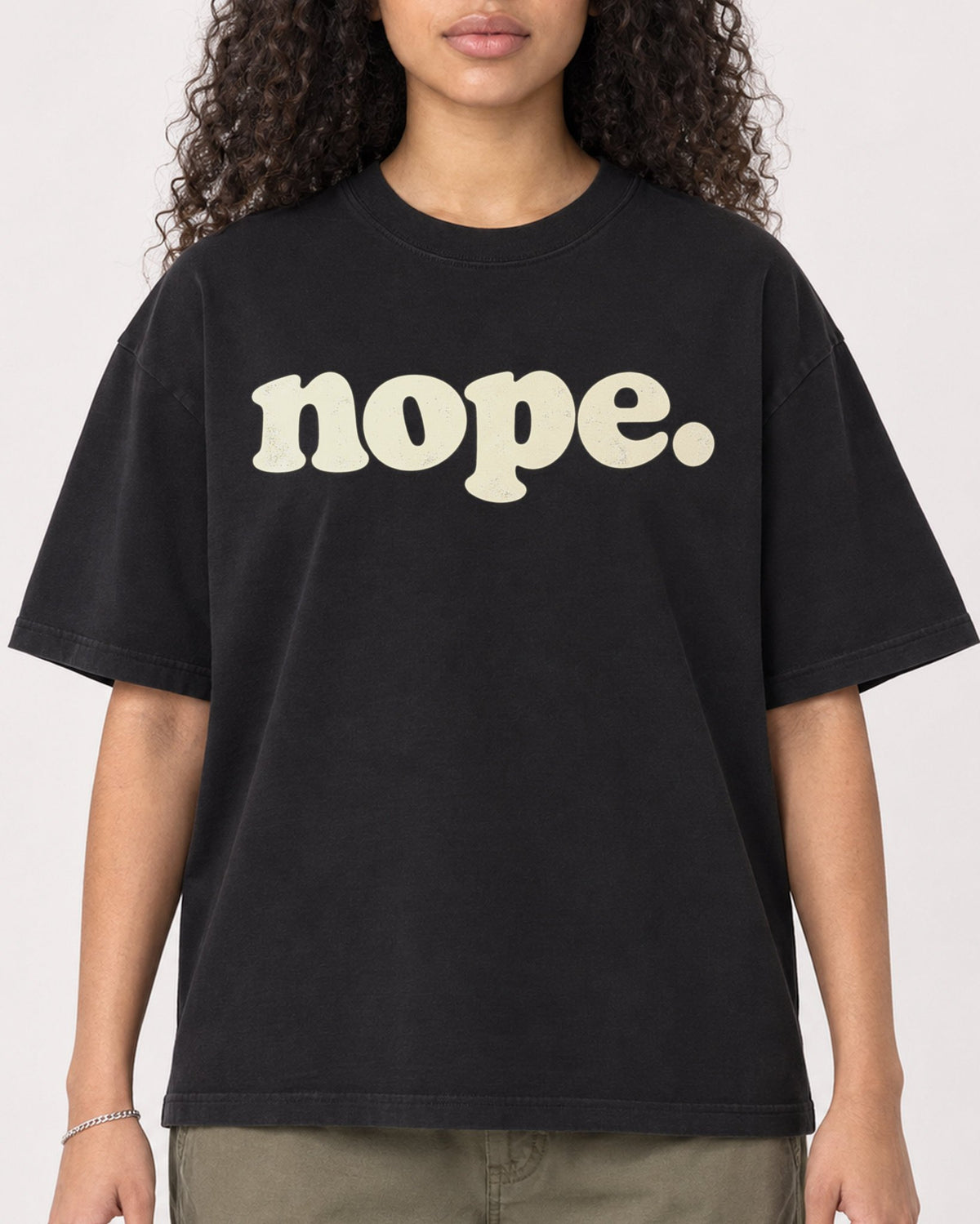 Mockup Boxy Heavyweight Tee Black female close-up 10