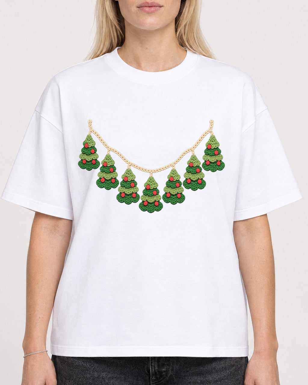 Mockup Boxy Heavyweight Tee White female close-up 08