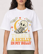 Mockup Boxy Heavyweight Tee White female close-up 07