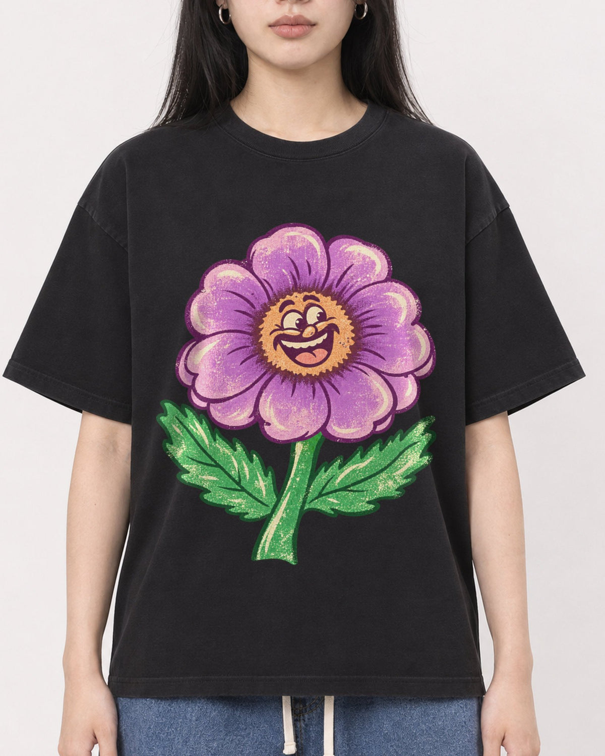 Mockup Boxy Heavyweight Tee Black female close-up 01