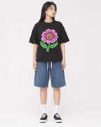 Mockup Boxy Heavyweight Tee Black female full-body 01