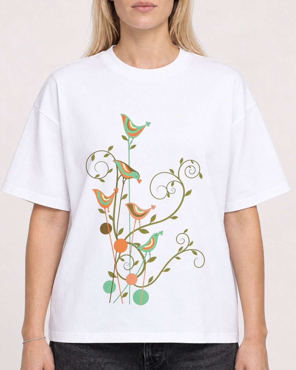 Mockup Boxy Heavyweight Tee White female close-up 08