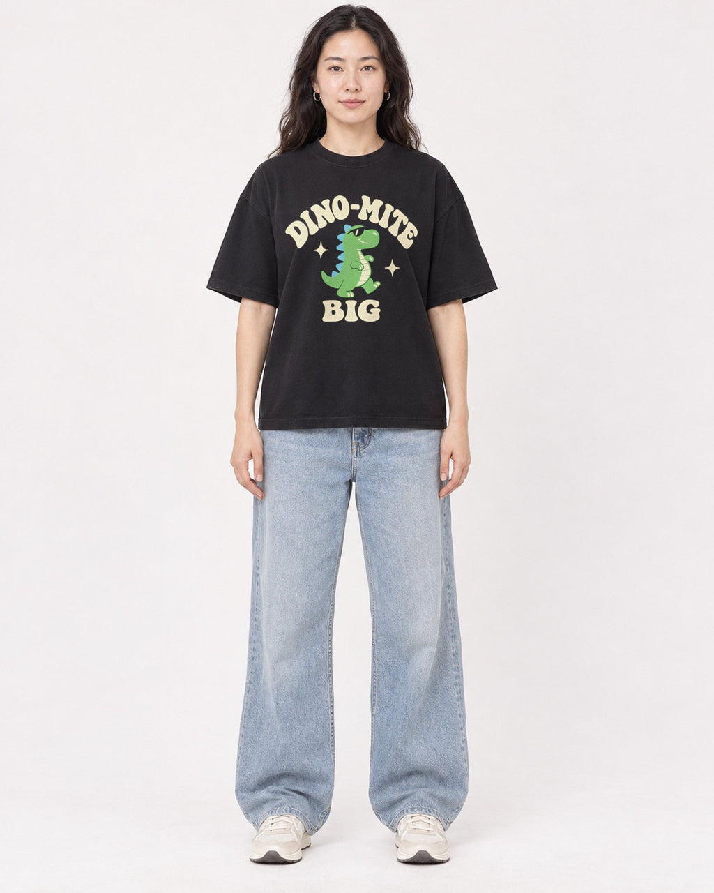 Mockup Boxy Heavyweight Tee Black female full-body 03