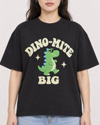 Mockup Boxy Heavyweight Tee Black female close-up 03