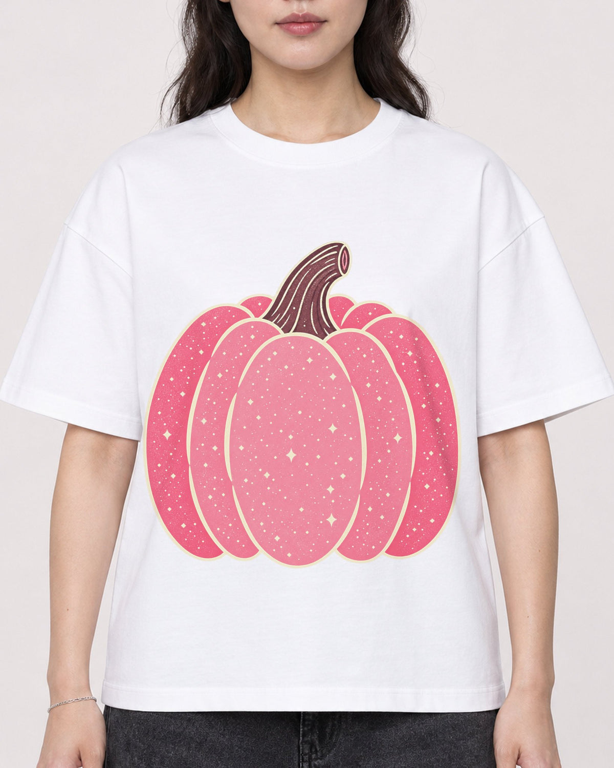 Mockup Boxy Heavyweight Tee White female close-up 03