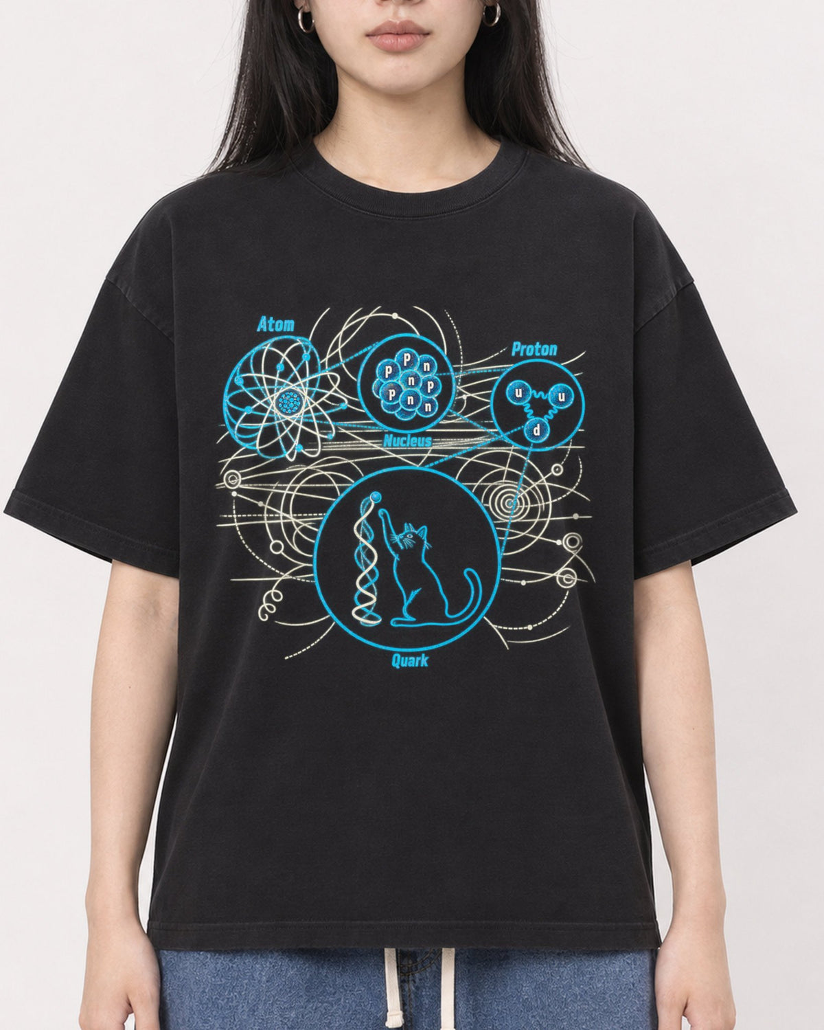 Mockup Boxy Heavyweight Tee Black female close-up 01