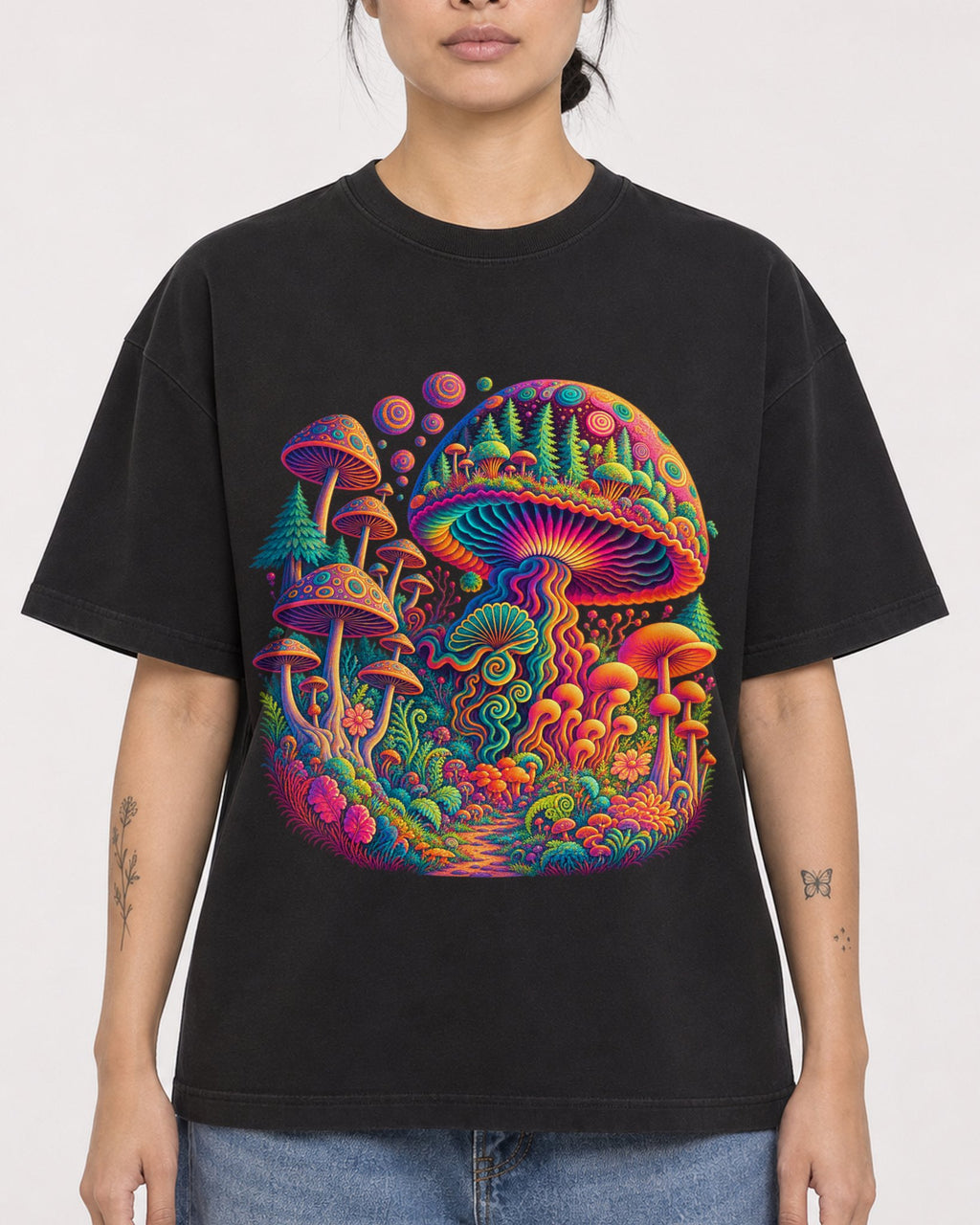 Mockup Boxy Heavyweight Tee Black female close-up 12