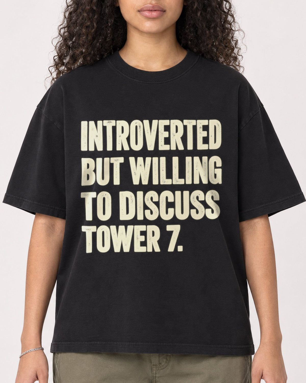 Mockup Boxy Heavyweight Tee Black female close-up 10