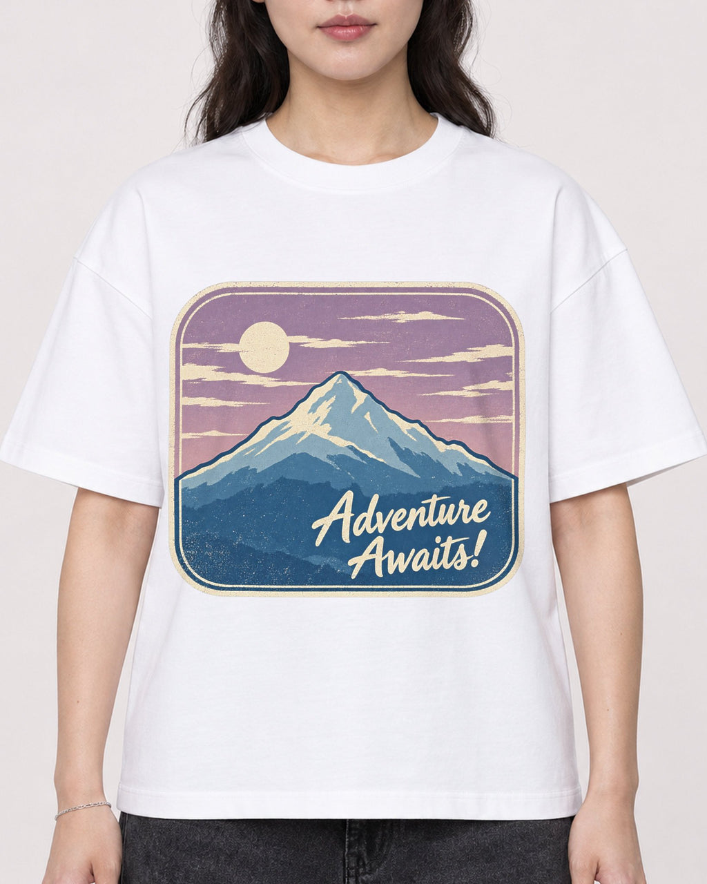 Mockup Boxy Heavyweight Tee White female close-up 03