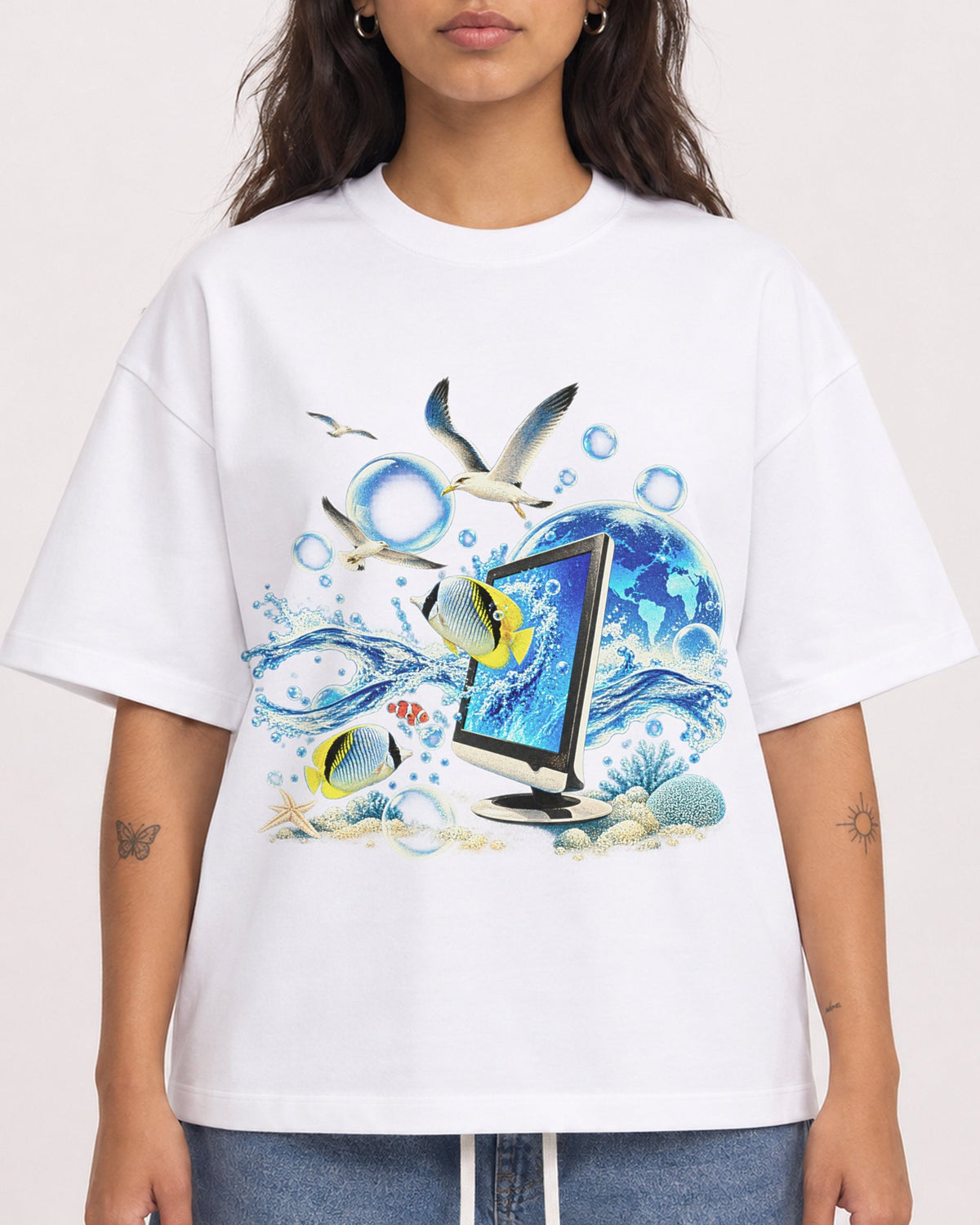 Mockup Boxy Heavyweight Tee White female close-up 06